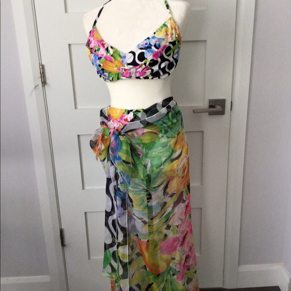 Bathing suit with Pareo